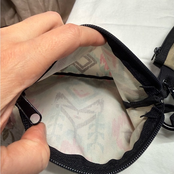 KAVU Zipper Pouch Set - 3 Toiletry Cosmetic Bags - Picture 13 of 13